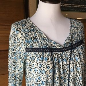 LUCKY 🍀 Blue Floral Print Peasant Top